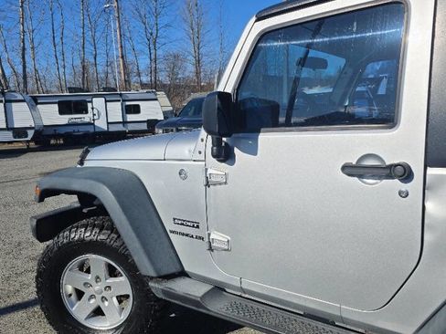 Used 2012 Jeep Wrangler Sport AWD/4WD image 5