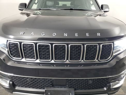 Used 2023 Jeep Wagoneer L Series II AWD/4WD image 10
