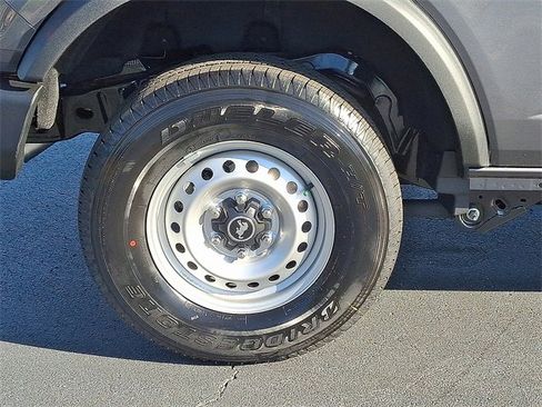 New 2025 Ford Bronco 4-Door image 9