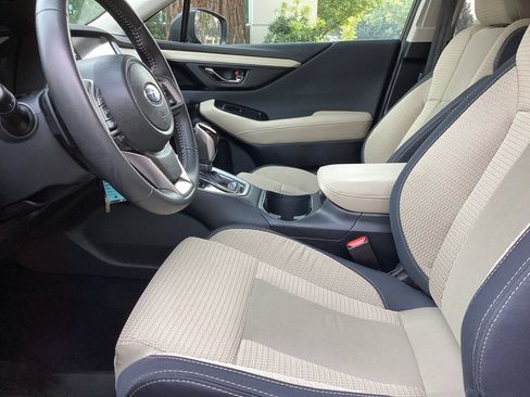 Used 2025 Subaru Outback Premium AWD/4WD image 3