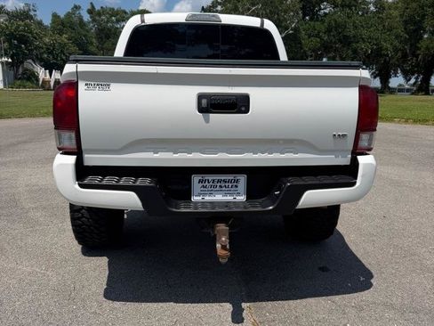 Used 2017 Toyota Tacoma TRD Sport w/ Tow Package RWD image 4