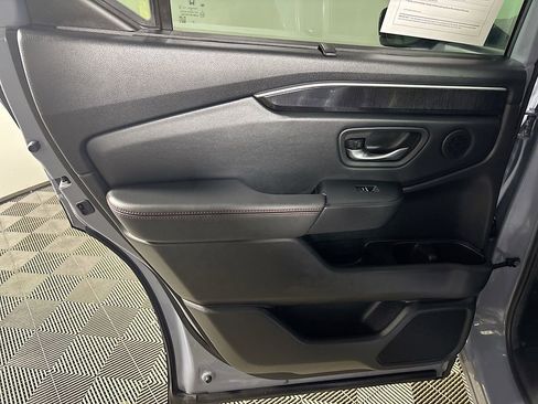 Certified 2025 Honda Pilot Black Edition image 21