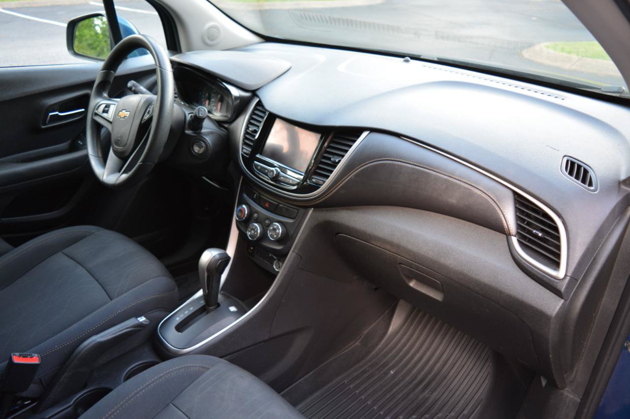 Used 2020 Chevrolet Trax LT FWD image 18