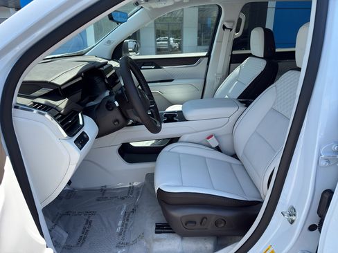 New 2026 GMC Acadia Denali w/ Super Cruise Package FWD image 37