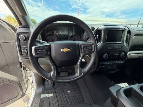 Used 2022 Chevrolet Silverado 2500 Custom w/ Custom Value Package AWD/4WD image 11