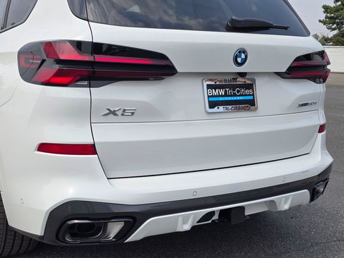 New 2026 BMW X5 xDrive50e w/ M Sport Package AWD/4WD image 8