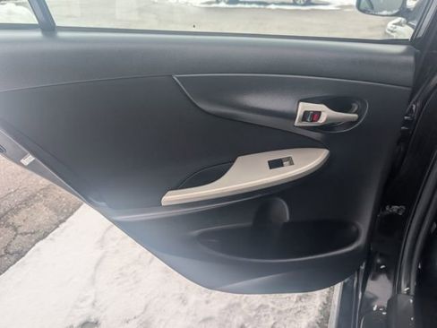 Used 2011 Toyota Corolla S image 17