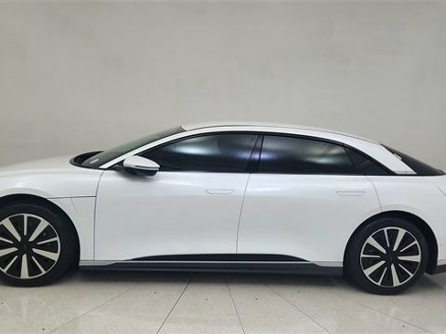 Used 2024 Lucid Air Touring image 10