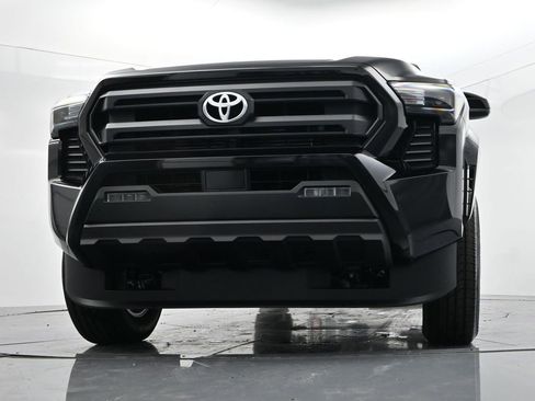 Used 2025 Toyota Tacoma SR5 AWD/4WD image 31