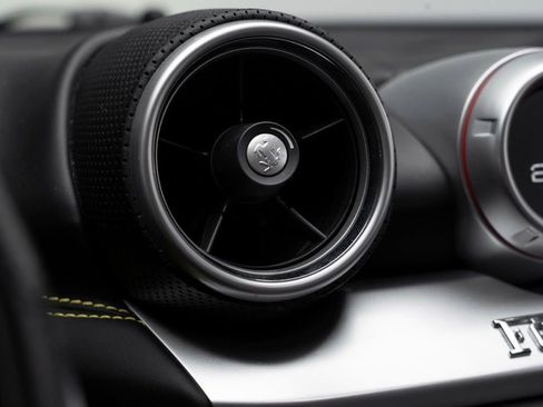 Used 2017 Ferrari California T image 27