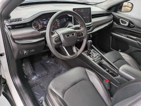 Used 2024 Jeep Compass Trailhawk AWD/4WD image 10