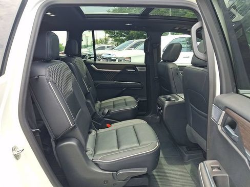 Certified 2025 GMC Acadia Denali w/ Super Cruise Package AWD/4WD image 26