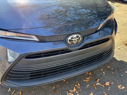 Certified 2023 Toyota Corolla LE image 28