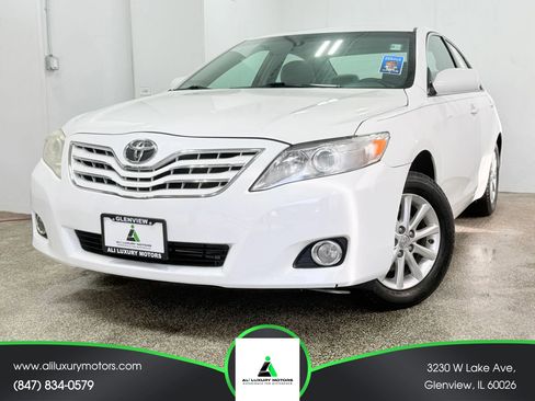 Used 2011 Toyota Camry XLE w/ SE/XLE Extra-Value Pkg image 1