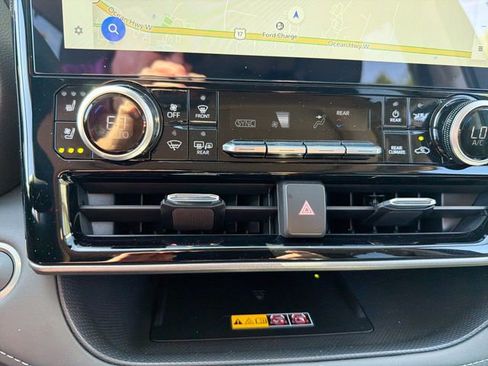 Used 2026 Toyota Highlander Limited AWD/4WD image 23