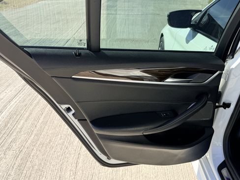 Used 2017 BMW 530i w/ M Sport Package image 20