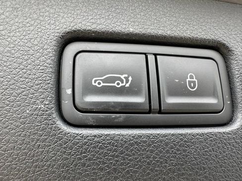 Used 2025 Genesis GV70 2.5T w/ Advanced Package AWD/4WD image 9