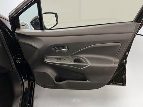 Used 2025 Nissan Versa SV FWD image 32