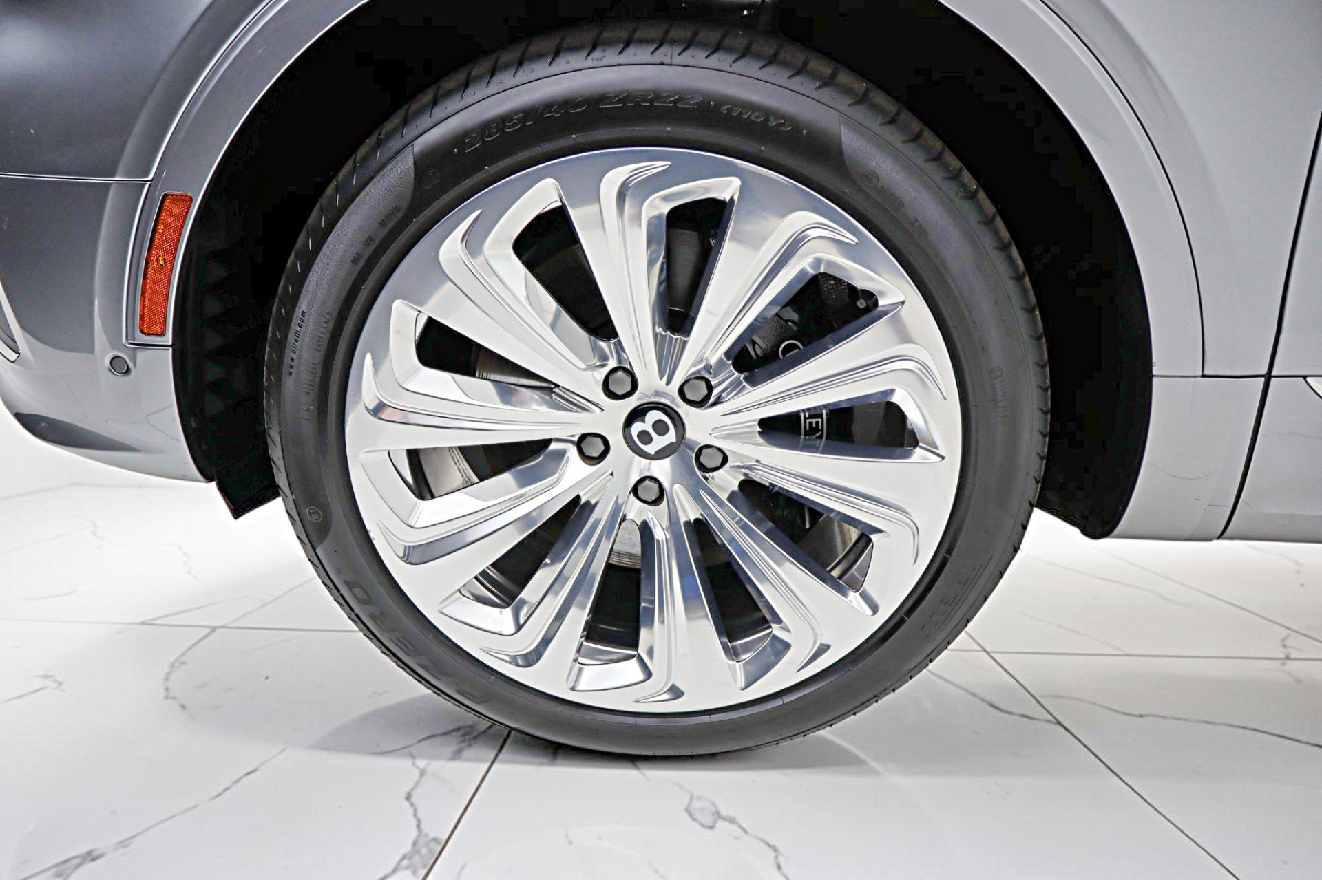 Used 2025 Bentley Bentayga AWD/4WD image 57