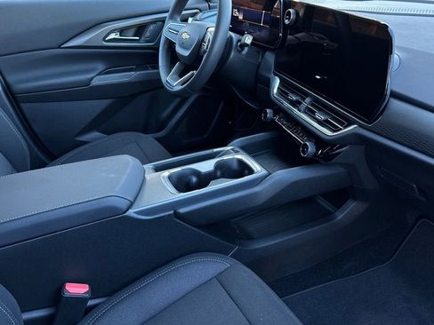 New 2026 Chevrolet Equinox EV LT w/ LPO, Blackout Package image 16