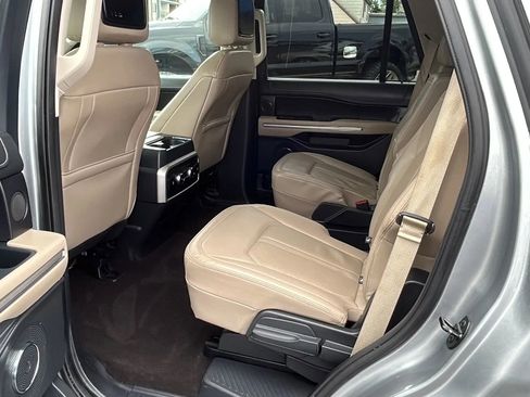 Used 2023 Ford Expedition Limited image 12