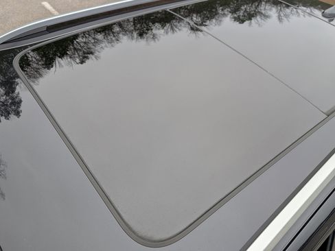 Used 2024 Volkswagen Taos SE w/ Panoramic Sunroof Package image 14