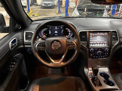 Used 2017 Jeep Grand Cherokee Altitude image 20