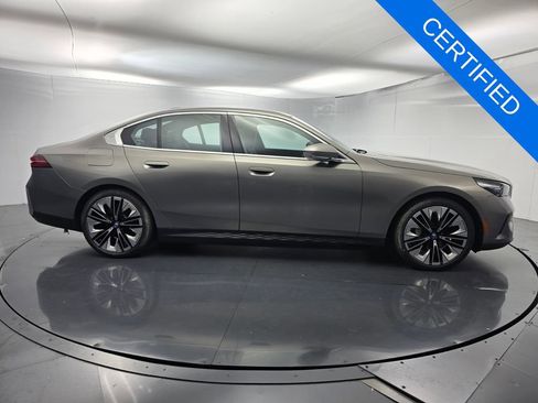 Certified 2024 BMW i5 eDrive40i w/ M Sport Package RWD image 3