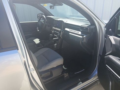 Used 2025 Toyota Tacoma SR5 AWD/4WD image 16