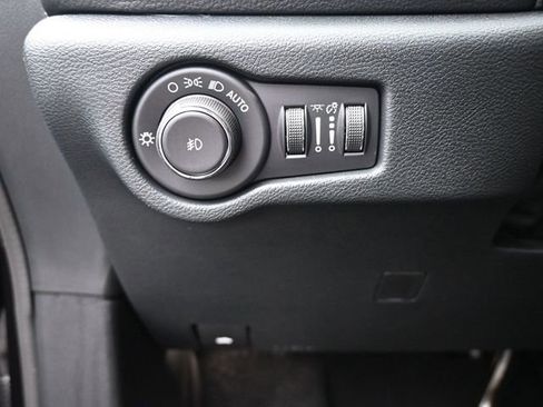 New 2025 Chrysler Pacifica Limited image 33