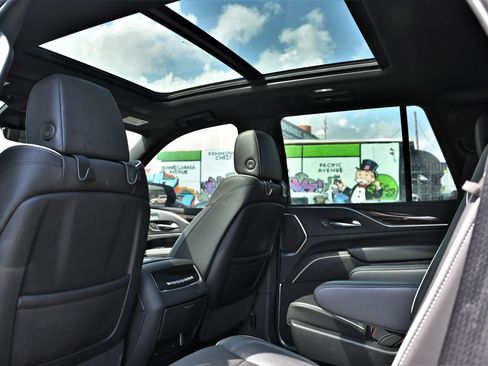 Used 2022 Cadillac Escalade Premium Luxury image 24