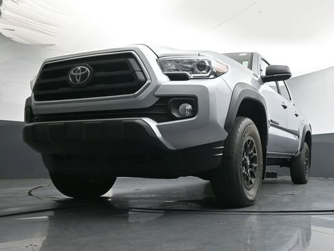 Used 2023 Toyota Tacoma SR5 AWD/4WD image 32