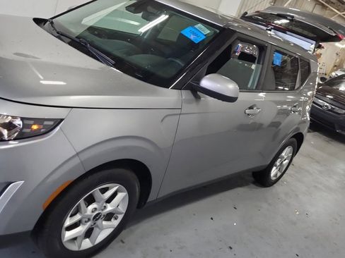 Used 2024 Kia Soul LX w/ Option Group 015 FWD image 2