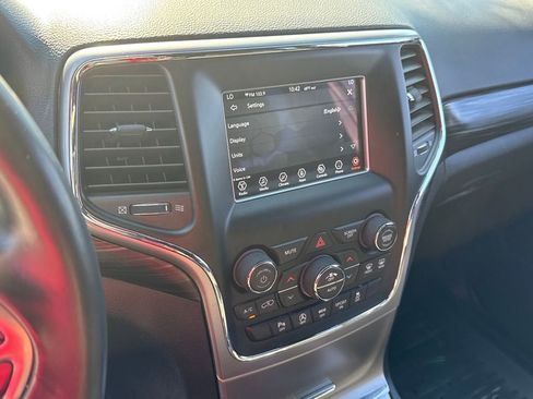 Used 2021 Jeep Grand Cherokee Laredo image 19