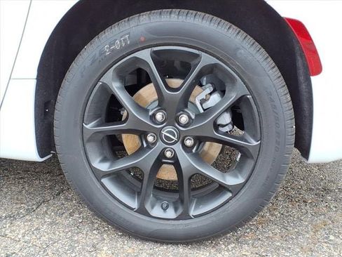 New 2026 Chrysler Pacifica Limited w/ S Appearance Package AWD/4WD image 6