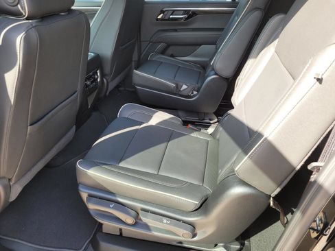 New 2026 Chevrolet Suburban Premier RWD image 10