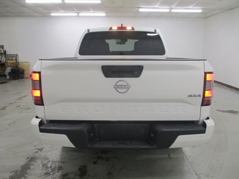 New 2025 Nissan Frontier SV image 4