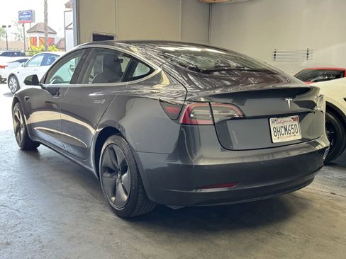 Used 2018 Tesla Model 3 Mid Range image 2