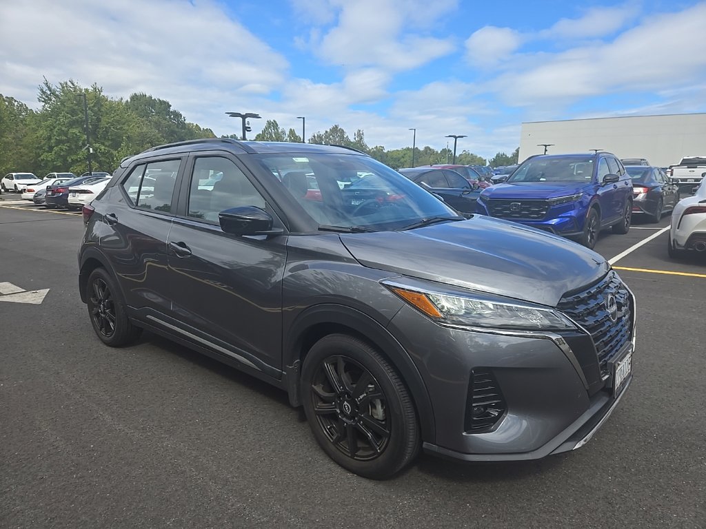 Used 2024 Nissan Kicks SR w/ SR Premium Package FWD image 3
