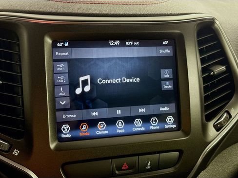 Used 2022 Jeep Cherokee Trailhawk w/ Premium Leather Package image 35