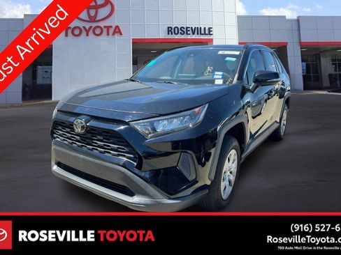 Used 2021 Toyota RAV4 LE FWD image 1