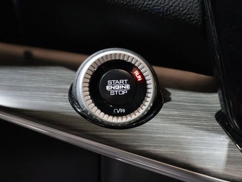 Used 2024 Jeep Wagoneer L Series III w/ Flexible Seating Group image 28