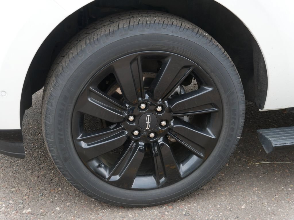 Used 2023 Lincoln Navigator Reserve AWD/4WD image 7