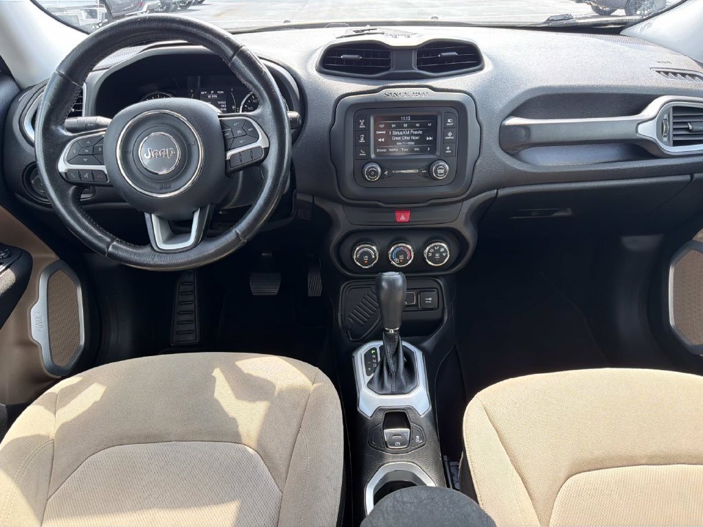 Used 2016 Jeep Renegade Latitude FWD image 16