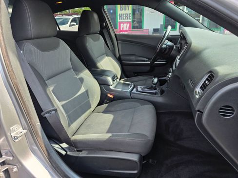 Used 2017 Dodge Charger SE RWD image 11