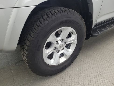 Used 2019 Toyota 4Runner SR5 AWD/4WD image 31