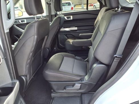 Used 2023 Ford Explorer XLT image 11