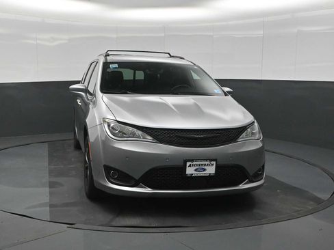 Used 2020 Chrysler Pacifica Touring-L w/ Advanced Safetytec Group AWD/4WD image 2