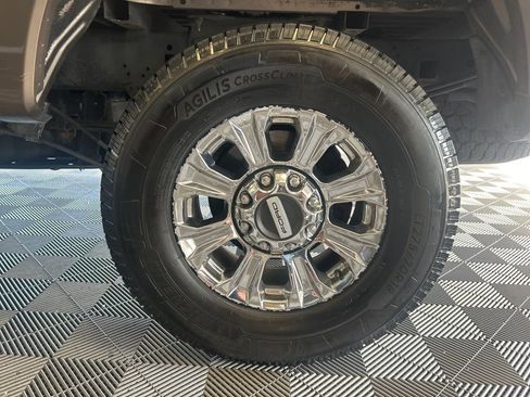Used 2017 Ford F250 XLT w/ XLT Premium Package AWD/4WD image 8