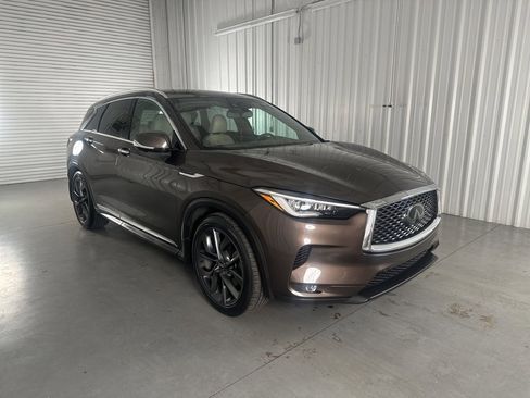 Certified 2019 INFINITI QX50 Essential w/ Sensory Package image 3